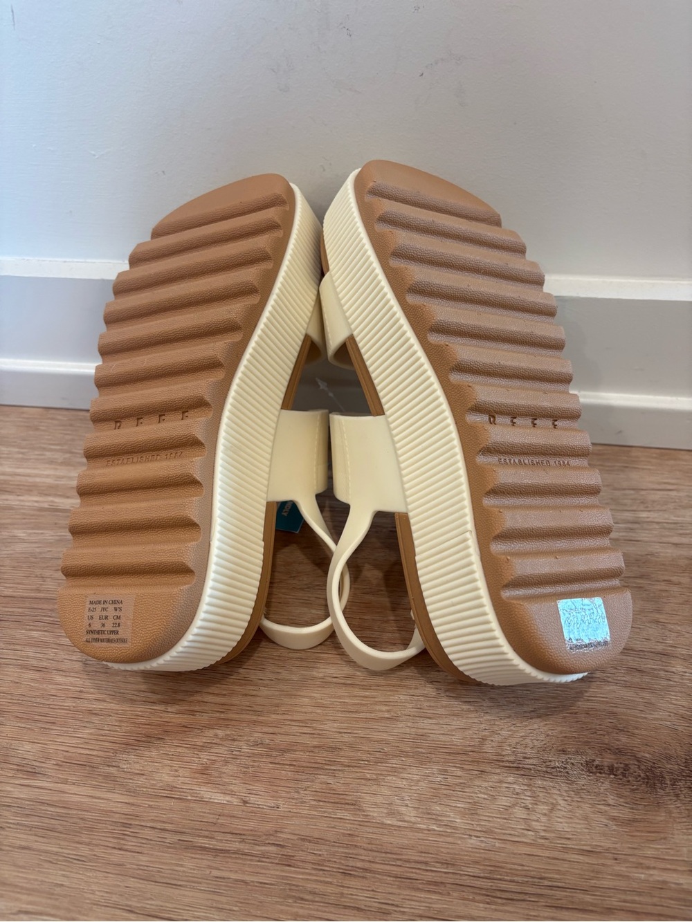 NWT REEF Water Vista Higher Women's Sandals - Cloud Cream Ivory Water Platform 6 - Picture 10 of 11